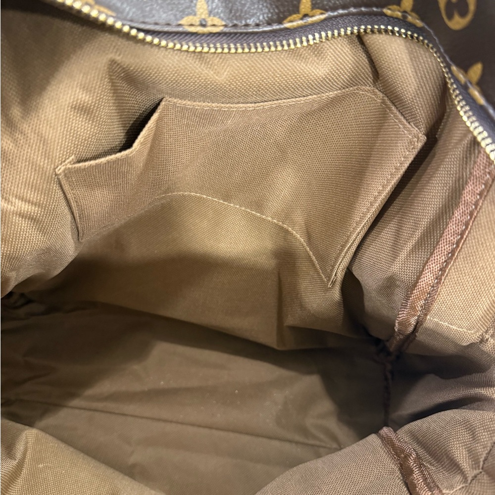 👜 **Louis Vuitton** Pattern Backpack - Picture 11 of 11